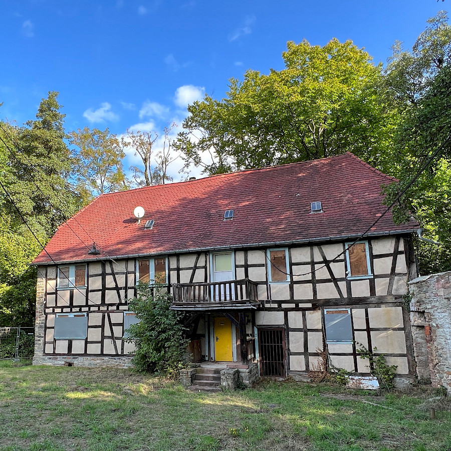 Fassadenansicht des Hauptgebäudes