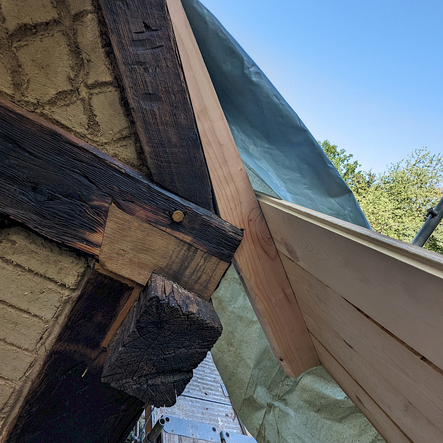 Detail der Abdeckung des Dachstuhls am Scheunenhaus